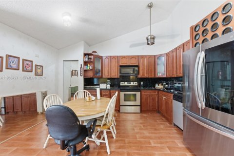 Townhouse in Palm Beach Gardens, Florida 3 bedrooms, 118.54 sq.m. № 2051037 - photo 9