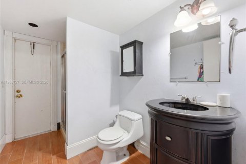 Townhouse in Palm Beach Gardens, Florida 3 bedrooms, 118.54 sq.m. № 2051037 - photo 19