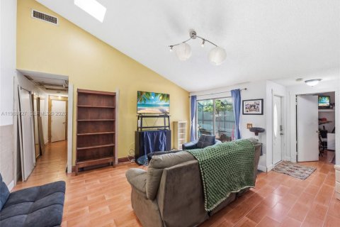 Townhouse in Palm Beach Gardens, Florida 3 bedrooms, 118.54 sq.m. № 2051037 - photo 11