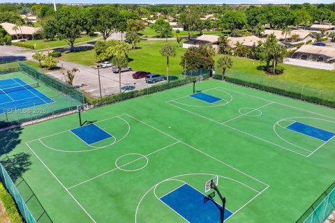 Townhouse in Palm Beach Gardens, Florida 3 bedrooms, 118.54 sq.m. № 2051037 - photo 28