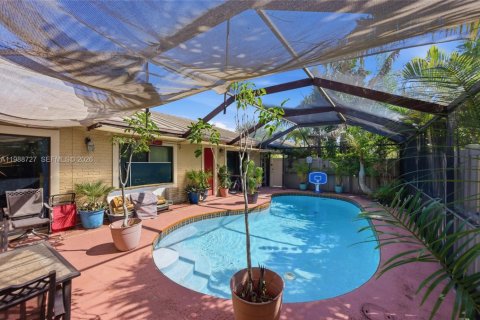 Townhouse in Palm Beach Gardens, Florida 3 bedrooms, 118.54 sq.m. № 2051037 - photo 6