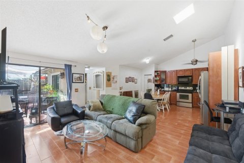 Townhouse in Palm Beach Gardens, Florida 3 bedrooms, 118.54 sq.m. № 2051037 - photo 12