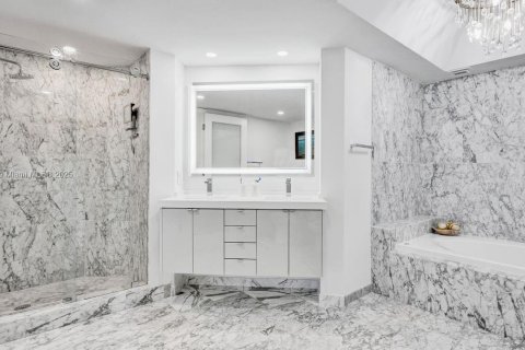 Copropriété à vendre à Miami Beach, Floride: 3 chambres, 183.95 m2 № 1882564 - photo 15