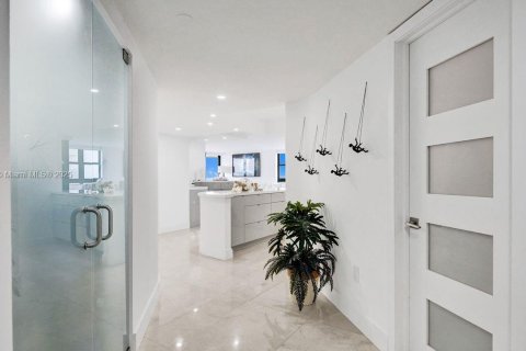 Copropriété à vendre à Miami Beach, Floride: 3 chambres, 183.95 m2 № 1882564 - photo 24