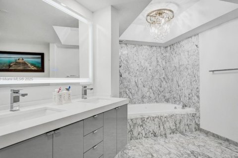 Copropriété à vendre à Miami Beach, Floride: 3 chambres, 183.95 m2 № 1882564 - photo 17