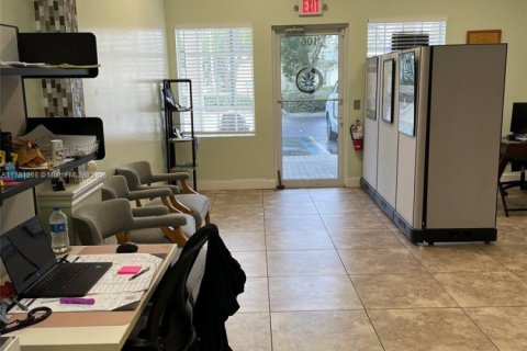 Propiedad comercial en venta en Port St. Lucie, Florida, 4 dormitorios, 168.71 m2 № 1862810 - foto 5