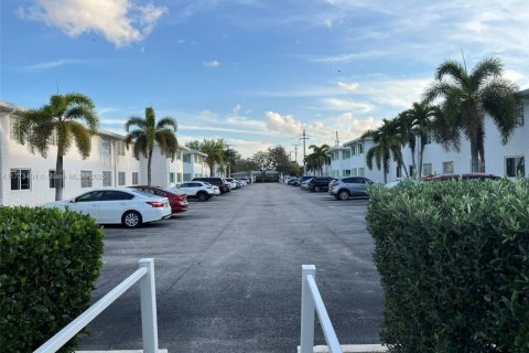 Condo in Fort Lauderdale, Florida, 1 bedroom  № 1861361 - photo 1