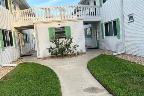 Condo in Fort Lauderdale, Florida, 1 bedroom  № 1861361 - photo 2