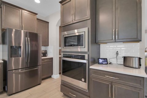 House in Winter Garden, Florida 5 bedrooms, 317.35 sq.m. № 1654708 - photo 10
