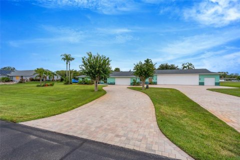 Villa ou maison à vendre à Spring Hill, Floride: 4 chambres, 167.41 m2 № 2388927 - photo 9