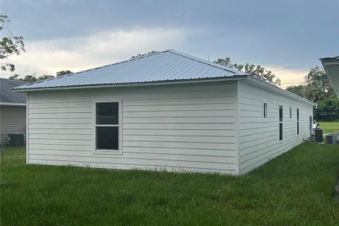 House in Eustis, Florida 3 bedrooms, 118.54 sq.m. № 1853206 - photo 3