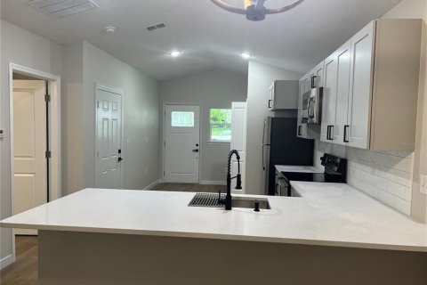 House in Eustis, Florida 3 bedrooms, 118.54 sq.m. № 1853206 - photo 4