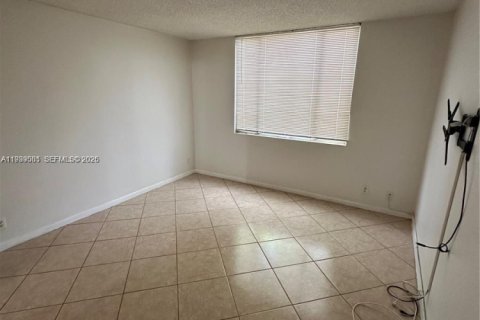 Copropriété à louer à Coconut Creek, Floride: 1 chambre, 57.6 m2 № 1997567 - photo 4