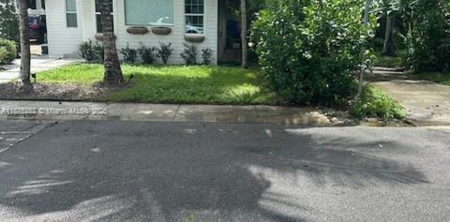 House in Fort Lauderdale, Florida 4 bedrooms № 1923897