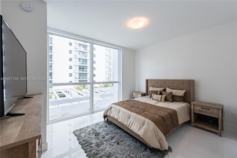 Condo in Miami, Florida, 2 bedrooms  № 2039443 - photo 8