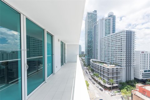 Condo in Miami, Florida, 2 bedrooms  № 2039443 - photo 3