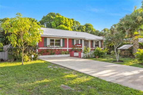 Villa ou maison à vendre à Stuart, Floride: 2 chambres, 112.97 m2 № 1953450 - photo 2
