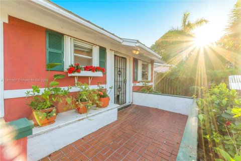 Villa ou maison à vendre à Stuart, Floride: 2 chambres, 112.97 m2 № 1953450 - photo 1