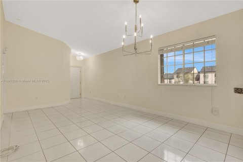 Adosado en venta en Miami, Florida, 3 dormitorios, 106.84 m2 № 1952378 - foto 9