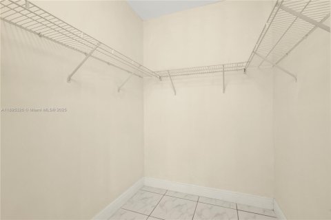 Adosado en venta en Miami, Florida, 3 dormitorios, 106.84 m2 № 1952378 - foto 17