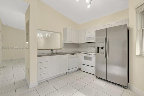 Adosado en venta en Miami, Florida, 3 dormitorios, 106.84 m2 № 1952378 - foto 10