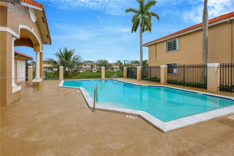 Adosado en venta en Miami, Florida, 3 dormitorios, 106.84 m2 № 1952378 - foto 24