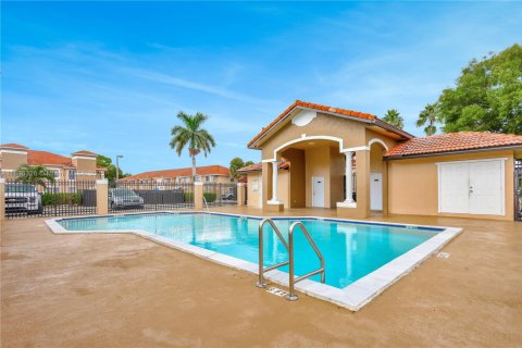 Adosado en venta en Miami, Florida, 3 dormitorios, 106.84 m2 № 1952378 - foto 25