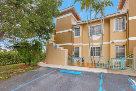Adosado en venta en Miami, Florida, 3 dormitorios, 106.84 m2 № 1952378 - foto 1