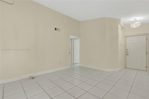 Adosado en venta en Miami, Florida, 3 dormitorios, 106.84 m2 № 1952378 - foto 6
