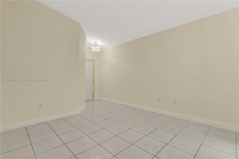 Adosado en venta en Miami, Florida, 3 dormitorios, 106.84 m2 № 1952378 - foto 7
