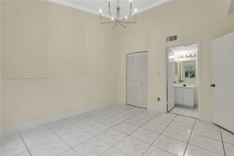 Adosado en venta en Miami, Florida, 3 dormitorios, 106.84 m2 № 1952378 - foto 15