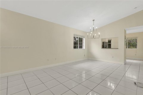 Adosado en venta en Miami, Florida, 3 dormitorios, 106.84 m2 № 1952378 - foto 5