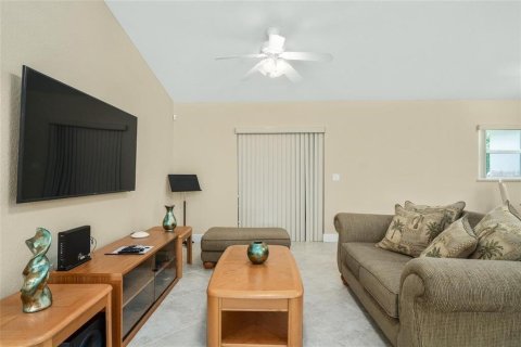 House in Sebring, Florida 3 bedrooms, 186.83 sq.m. № 2393730 - photo 18