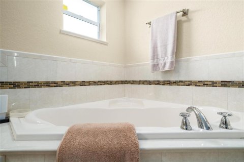 House in Sebring, Florida 3 bedrooms, 186.83 sq.m. № 2393730 - photo 26