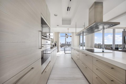 Condo in North Miami Beach, Florida, 3 bedrooms  № 1920320 - photo 3