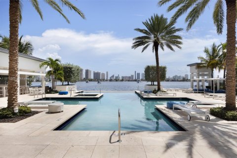 Condo in North Miami Beach, Florida, 3 bedrooms  № 1920320 - photo 26