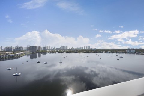 Condo in North Miami Beach, Florida, 3 bedrooms  № 1920320 - photo 22