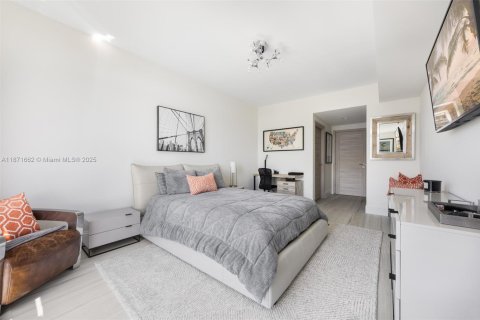 Condo in North Miami Beach, Florida, 3 bedrooms  № 1920320 - photo 13