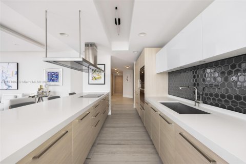 Condo in North Miami Beach, Florida, 3 bedrooms  № 1920320 - photo 5