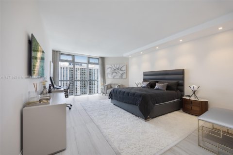 Condo in North Miami Beach, Florida, 3 bedrooms  № 1920320 - photo 9