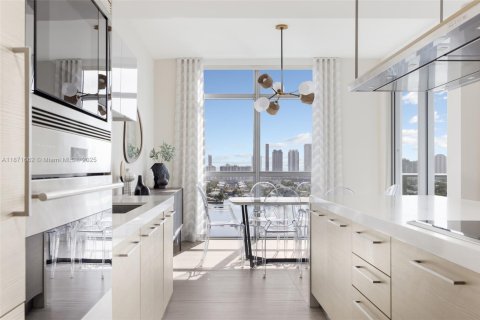 Condo in North Miami Beach, Florida, 3 bedrooms  № 1920320 - photo 4