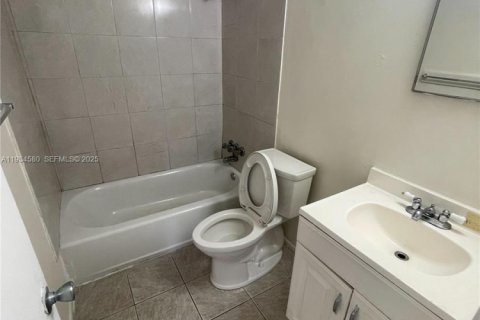 Снять в аренду квартиру в Мирамар, Флорида 2 спальни, 861.67м2, № 1992751 - фото 9