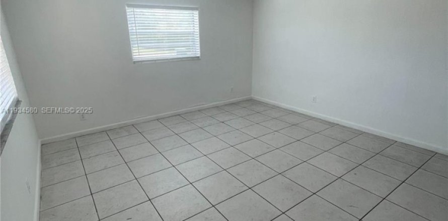 Квартира в Мирамар, Флорида 2 спальни, 861.67м2 № 1992751