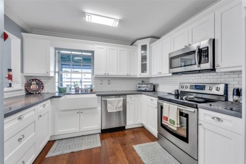 Casa en venta en Miami, Florida, 2 dormitorios, 111.48 m2 № 2000234 - foto 22