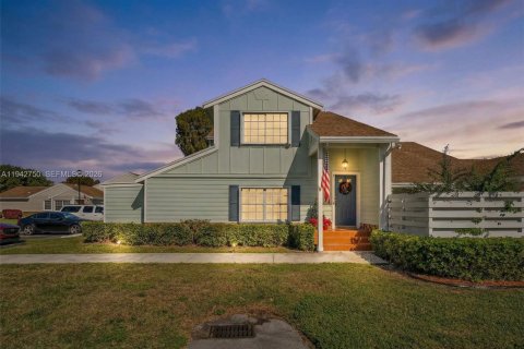 Casa en Miami, Florida 2 dormitorios, 111.48 m2 № 2000234