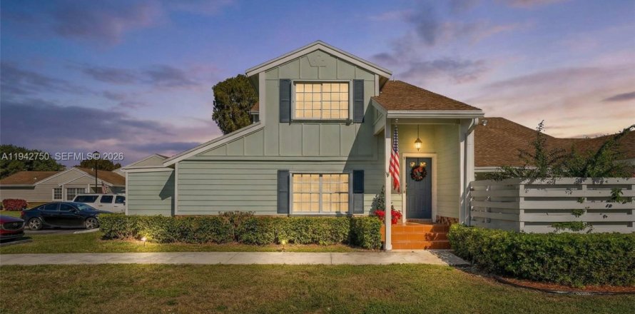 Casa en Miami, Florida 2 dormitorios, 111.48 m2 № 2000234