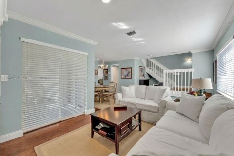 Casa en venta en Miami, Florida, 2 dormitorios, 111.48 m2 № 2000234 - foto 12