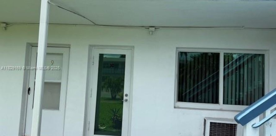 Condominio en Miami Gardens, Florida, 1 dormitorio  № 1934776
