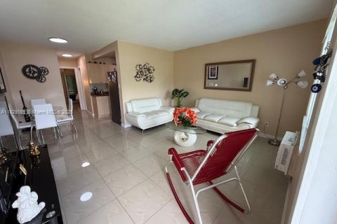 Condominio en venta en Miami Gardens, Florida, 1 dormitorio, 53.79 m2 № 1934776 - foto 5