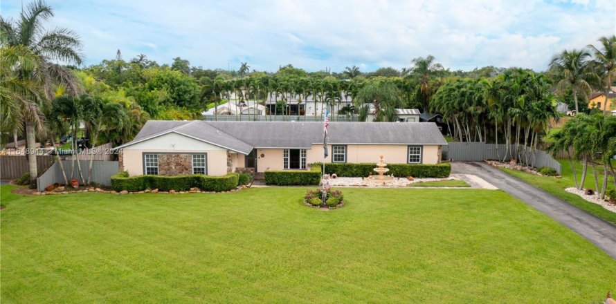 Дом в Хомстед, Флорида 4 спальни, 163.14м2 № 1957574